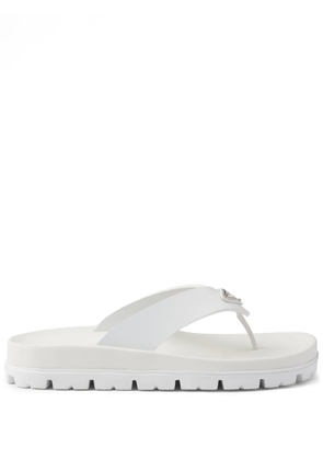 Prada triangle-logo flip flops - White