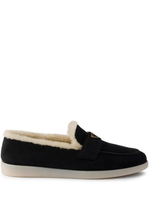 Prada triangle-logo shearling loafers - Black