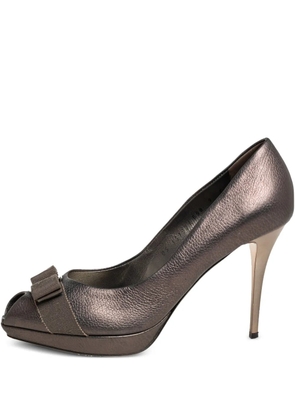 Ferragamo Pre-Owned 105mm Vara bow detail pumps - Brown