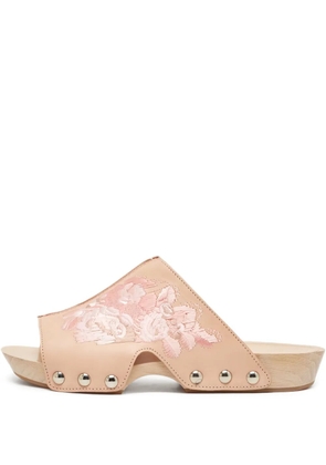 Alexander McQueen Pre-Owned floral-embroidered sandals - Neutrals