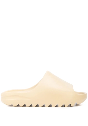 adidas Yeezy 'Desert Sand' foam slides - Neutrals