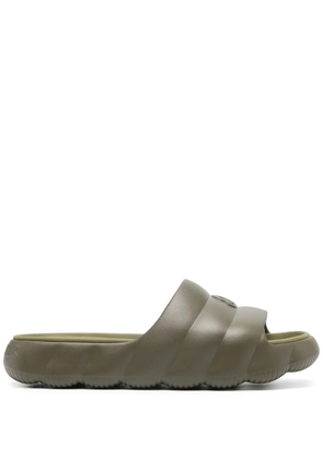 Moncler Lilo embossed-logo slides - Green