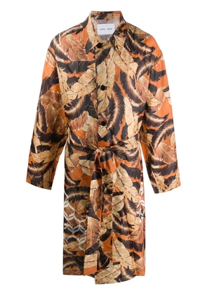 Cmmn Swdn leaf-print belted trench coat - Orange