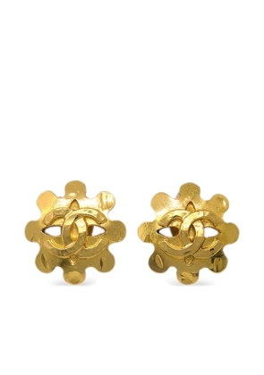 CHANEL Pre-Owned 1994 flower CC clip-on earrings - Gold