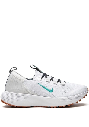 Nike Escape Run Flyknit sneakers - White