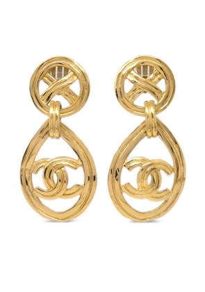 CHANEL Pre-Owned 1996 CC drop clip-on earrings - Gold