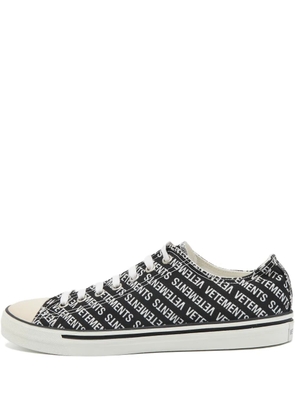 VETEMENTS logo-print canvas sneakers - Black
