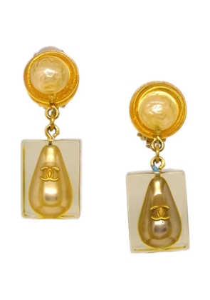 CHANEL Pre-Owned 1997 drop clip-on earrings - Gold