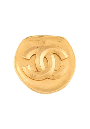 CHANEL Pre-Owned 1996 CC logo rounded brooch - Gold