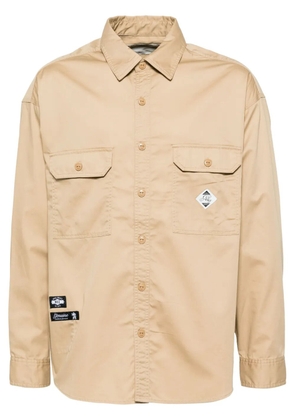 izzue logo patched shirt - Neutrals