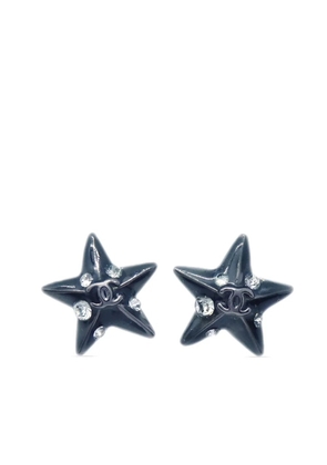 CHANEL Pre-Owned 2003 CC-embossed rhinestone-embellished star stud earrings - Silver