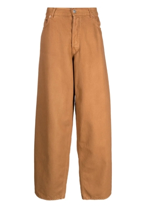 Haikure logo-patch straight-leg trousers - Brown