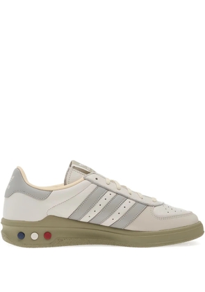 adidas perforated three-stripe Gs II Spzl trainers - Neutrals