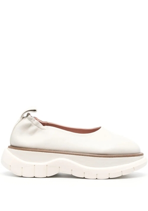 Sunnei round-toe leather ballerina shoes - White