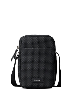 Calvin Klein logo-patch messenger bag - Black