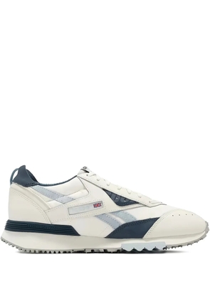 Reebok lx2200 rollcage trainers - White