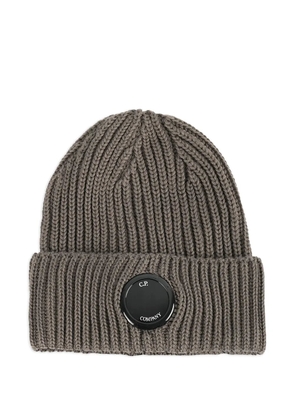 C.P. Company ribbed-detail logo-patch beanie - Green