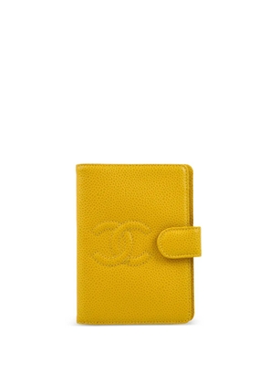 CHANEL Pre-Owned 2002 CC notebook cover - Yellow