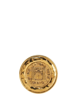 CHANEL Pre-Owned 1970-1980 Gold Plated 31 Rue Cambon Round Brooch costume brooch