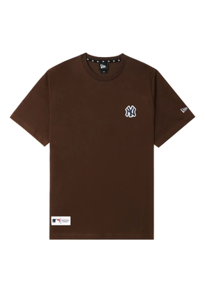 NEW ERA CAP logo-patch T-shirt - Brown