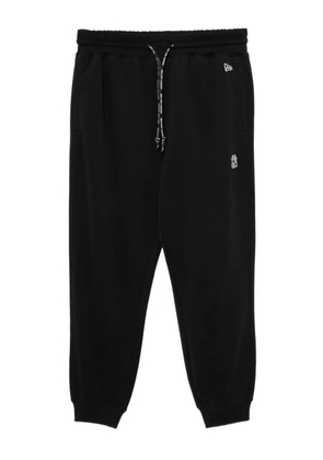 NEW ERA CAP logo-embossed trousers - Black
