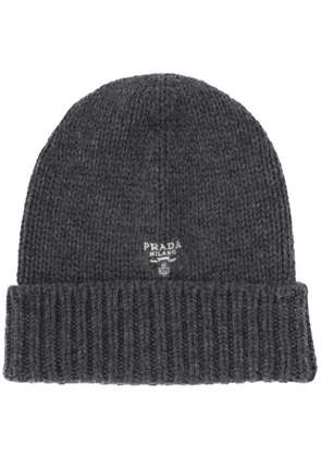 Prada logo-embroidered cashmere beanie - Grey