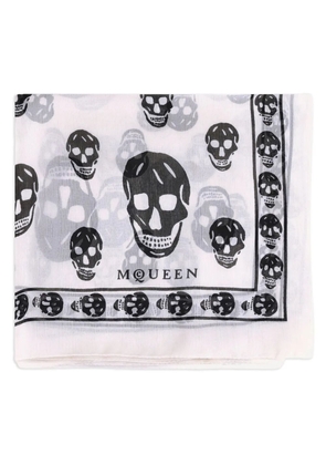 Alexander McQueen skull-print silk scarf - White