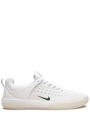 Nike Nyjah 3 SB 'White/Summit White/Hyper Pink/Black' sneakers