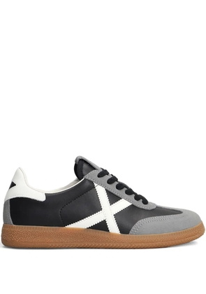 Munich Barru cross-detail sneakers - Black