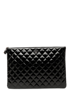 CHANEL Pre-Owned 2014-2015 Large Quilted Patent O Case clutch bag - Black