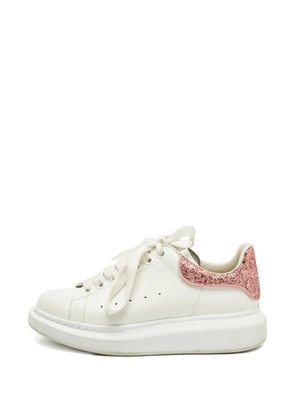 Alexander McQueen Pre-Owned Larry leather glitter sneakers - White