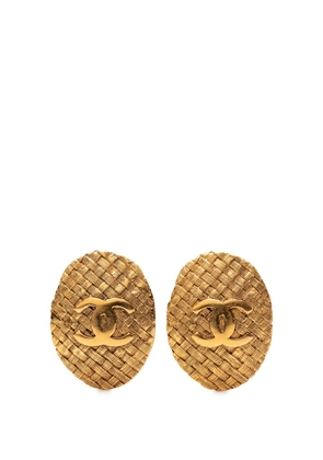 CHANEL Pre-Owned 1980-1990 CC Gold Plated Oval Clip on Earrings costume earrings
