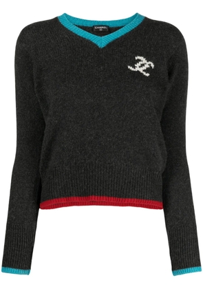 CHANEL Pre-Owned 2000s intarsia-logo cashmere jumper - Grey