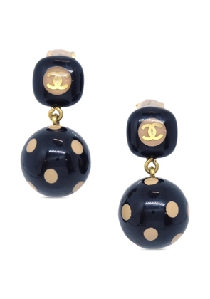 CHANEL Pre-Owned 2000s polka-dot dangle earrings - Black