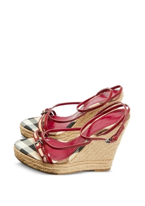 Burberry Pre-Owned leather wedge sandals - Red