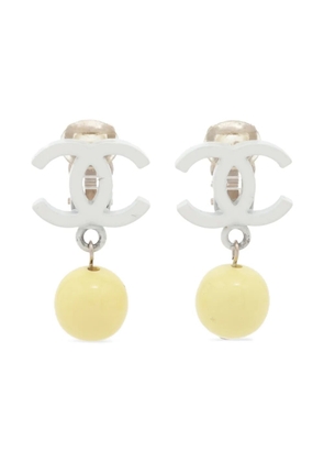 CHANEL Pre-Owned 2010 CC Mark drop clip-on earrings - Silver