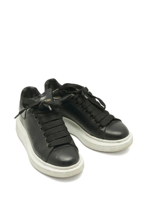 Alexander McQueen Pre-Owned leather oversized-sole sneakers - Black
