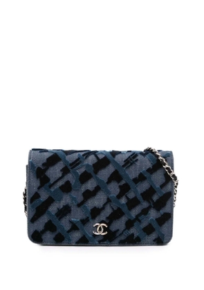 CHANEL Pre-Owned 2017-2018 Denim and Velvet Wallet On Chain crossbody bag - Blue