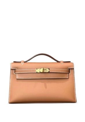Hermès Pre-Owned 2025 Kelly Pochette Swift gold-hardware clutch bag - Brown