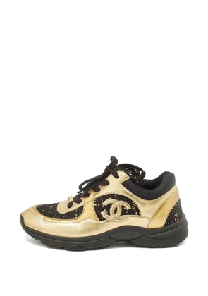CHANEL Pre-Owned tweed leather sneakers - Gold