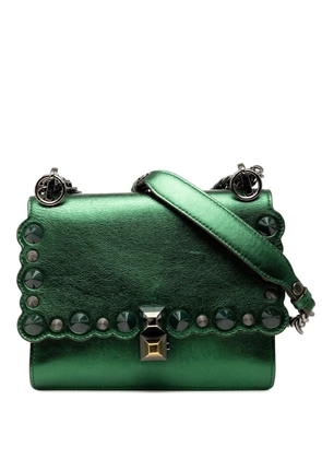 Fendi Pre-Owned 2010-2025 Small Leather Scalloped Kan I crossbody bag - Green