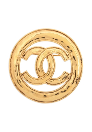 CHANEL Pre-Owned 1994 CC Mark brooch - Gold