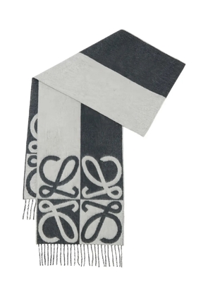 LOEWE logo-intarsia fringed scarf - Grey
