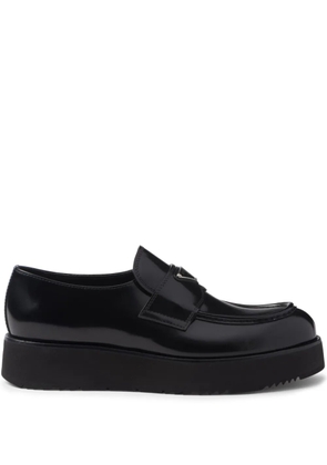 Prada logo-plaque brushed leather loafers - Black