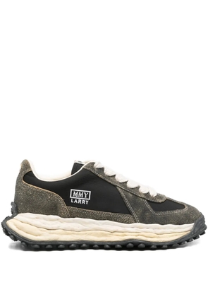 Maison MIHARA YASUHIRO Larry logo-patch suede sneakers - Black