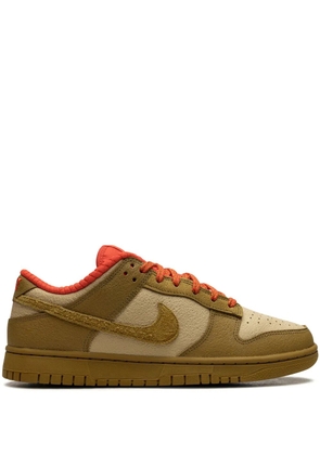 Nike Dunk Low 'Bronzine/Picante Red' sneakers - Green