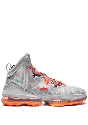 Nike LeBron 19 'Fast Food' sneakers - Grey