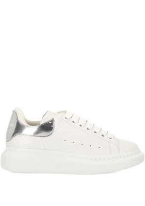 Alexander McQueen Oversized sneakers - White
