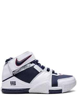 Nike LeBron Zoom 2 'USA' sneakers - White