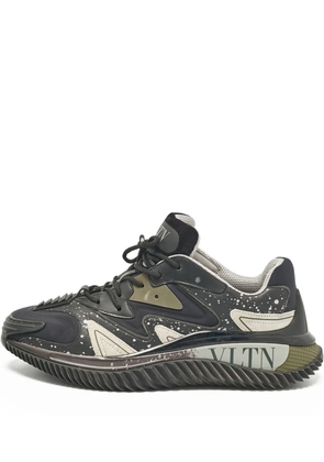 Valentino Garavani Pre-Owned Wade Runner sneakers - Green